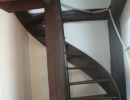 Escalier en bois pour rejoindre l'espace nuit dans la mezzanine du Repaire des Passions