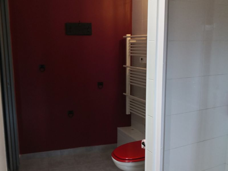 Aménagement sanitaire et finitions soignées l'Antre des Vices