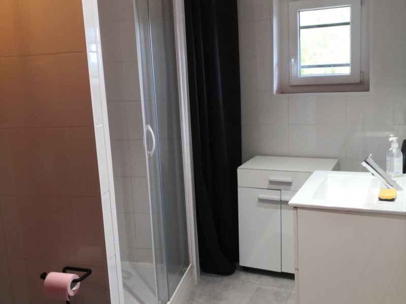 Grande douche à l'italienne au Repaire Des Passions dans la  Drôme