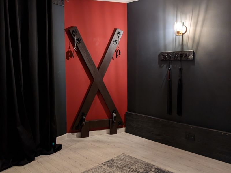 Ambiance immersive du donjon privé du Repaire des Passions