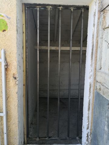 grille cachot Antre Des Vices, gites BDSM proche de Valence